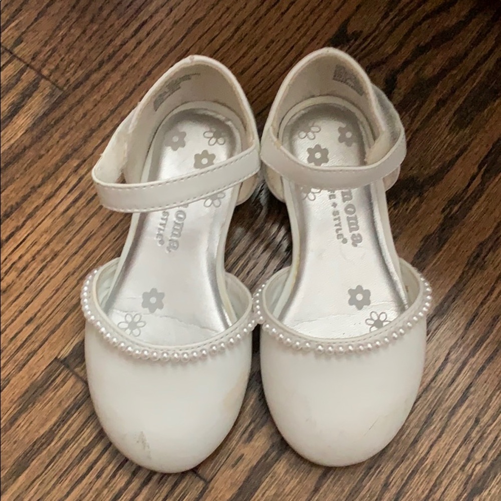 Girls white dress shoes
